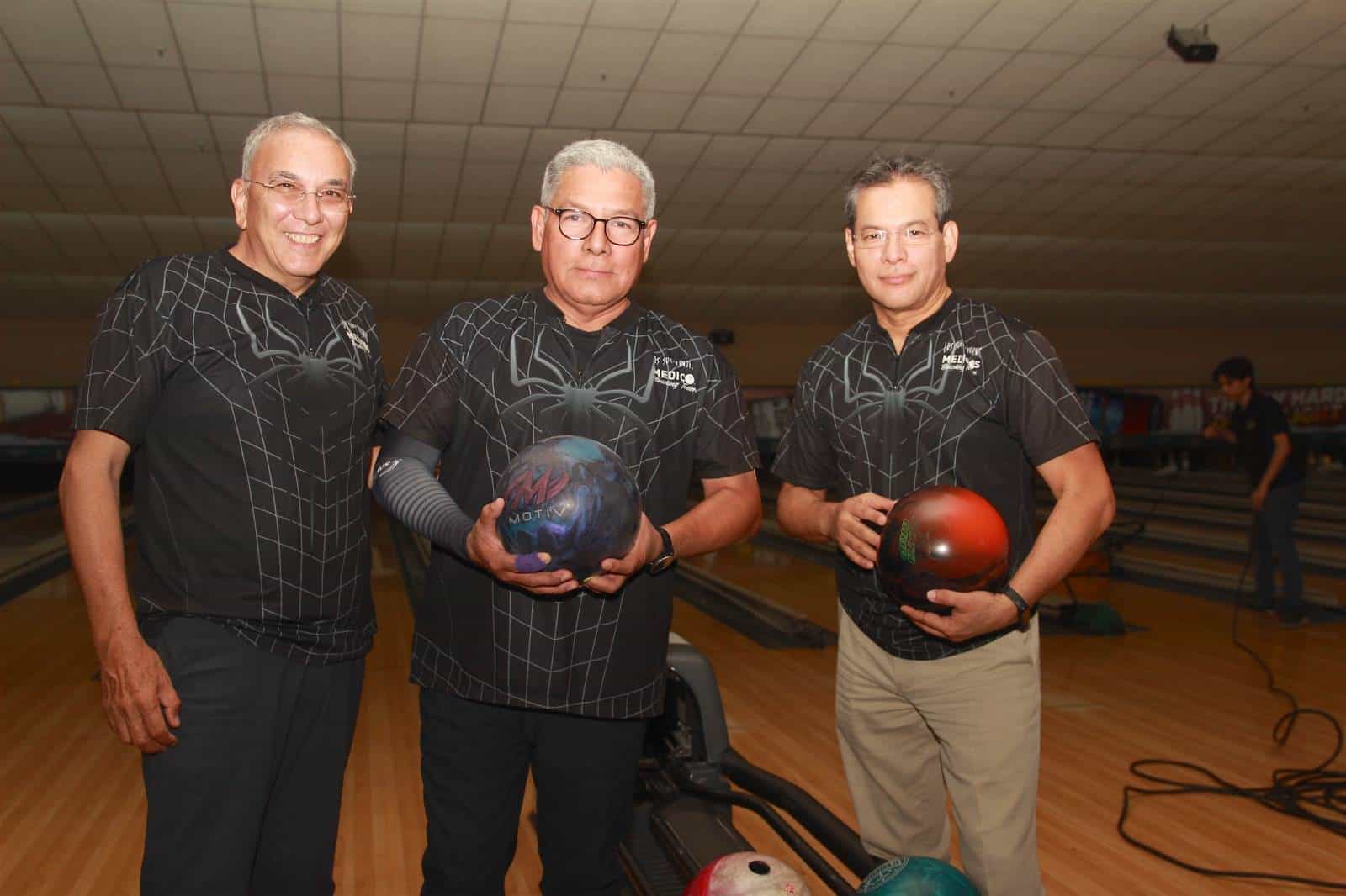 Diversión con amigos en Bol Satélite