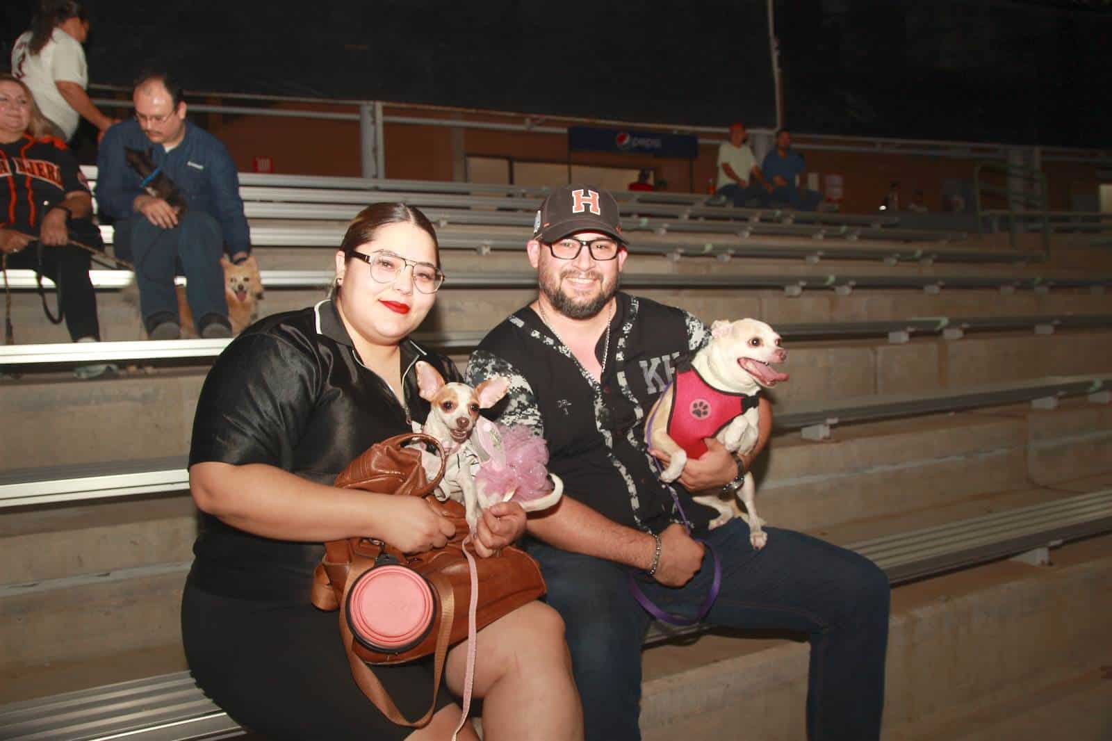 Día del perro en el estadio Fernando Valenzuela