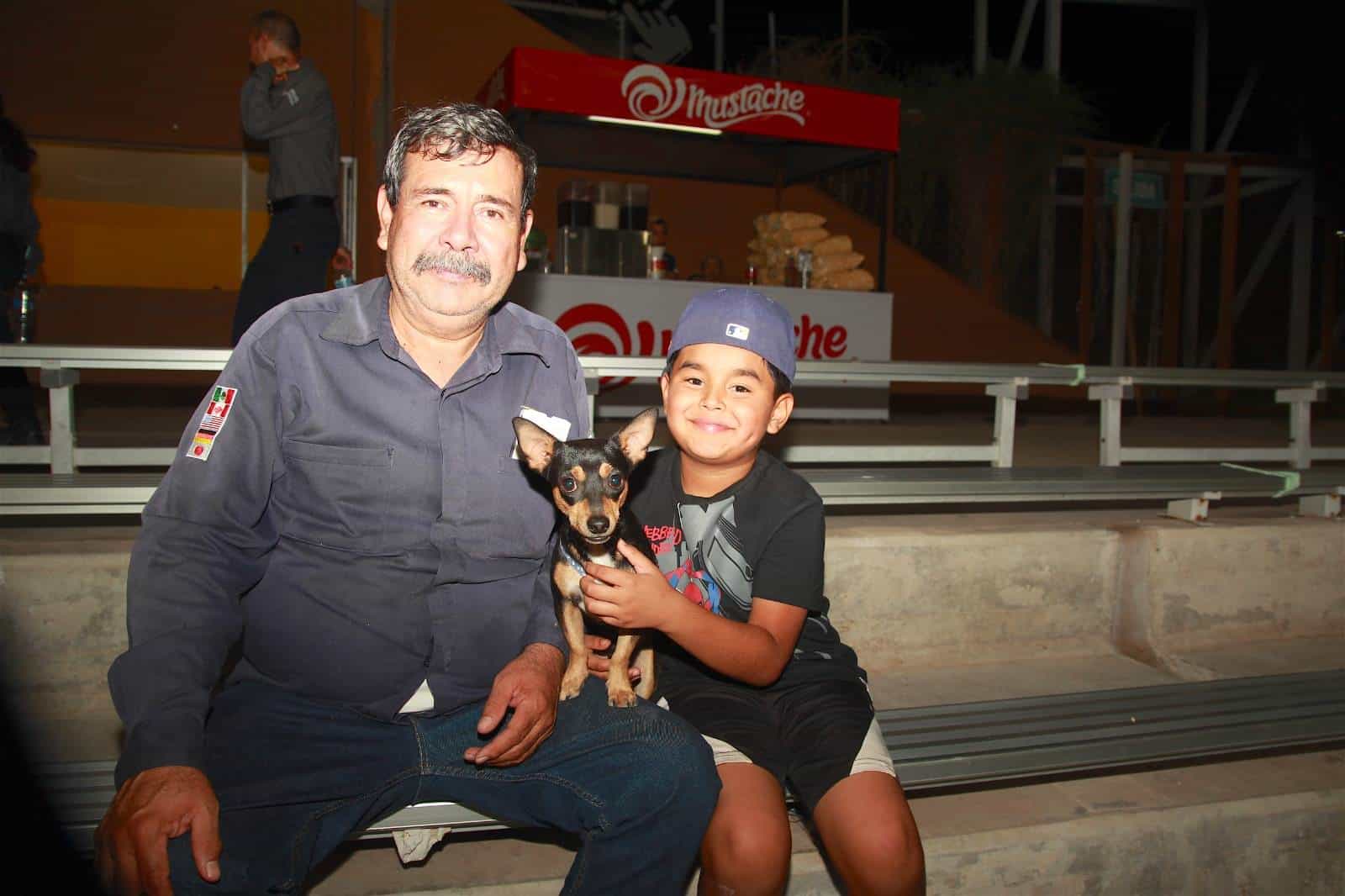 Día del perro en el estadio Fernando Valenzuela