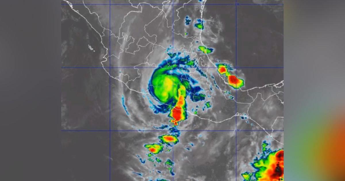 Otis se degrada a tormenta tropical tras impactar en Guerrero
