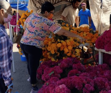 Comienza con buen ritmo venta de flores en el Mercado Municipal de Navojoa
