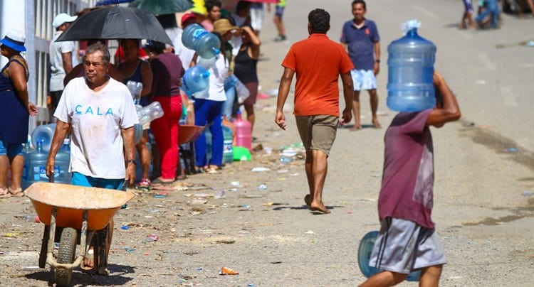 Marina monta un oasis en el Puerto Marqués para ayudar a damnificados