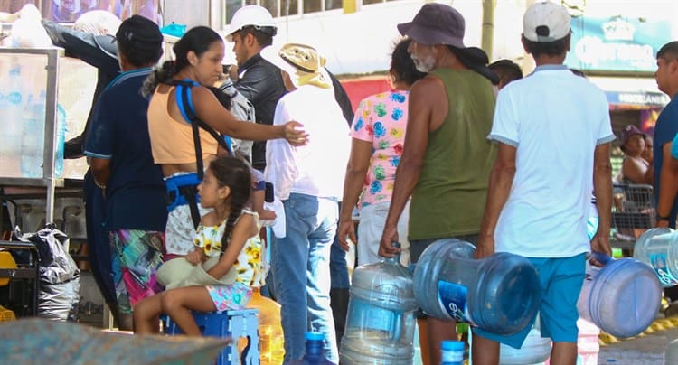 Marina monta un oasis en el Puerto Marqués para ayudar a damnificados