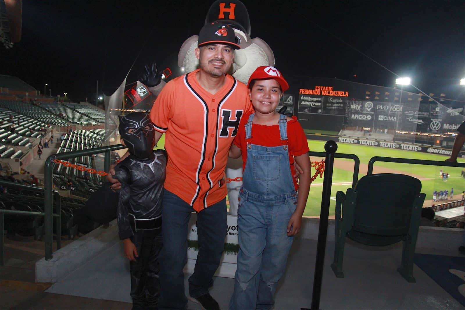 Noche de Halloween en el Estadio Fernando Valenzuela