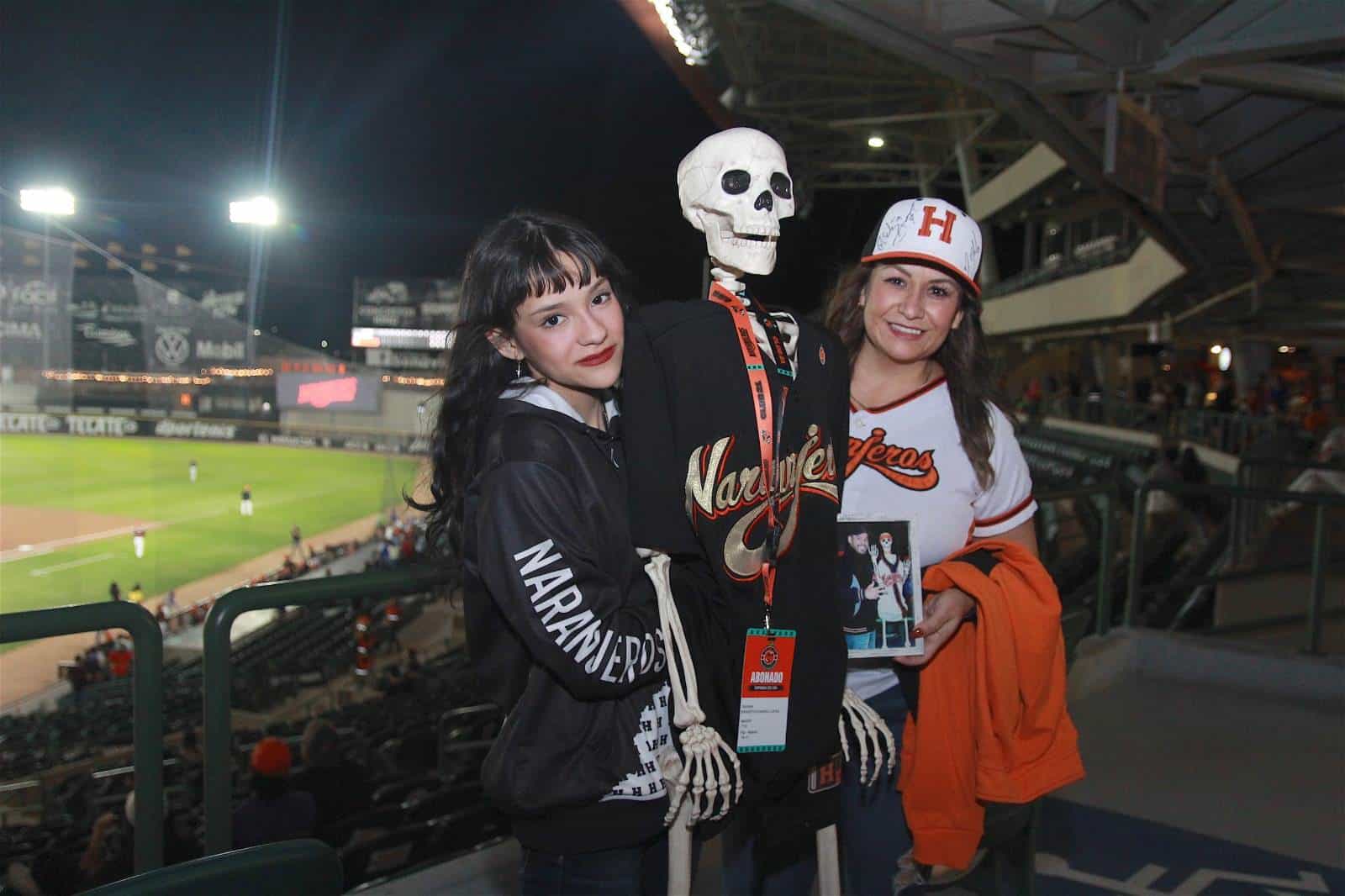 Noche de Halloween en el Estadio Fernando Valenzuela