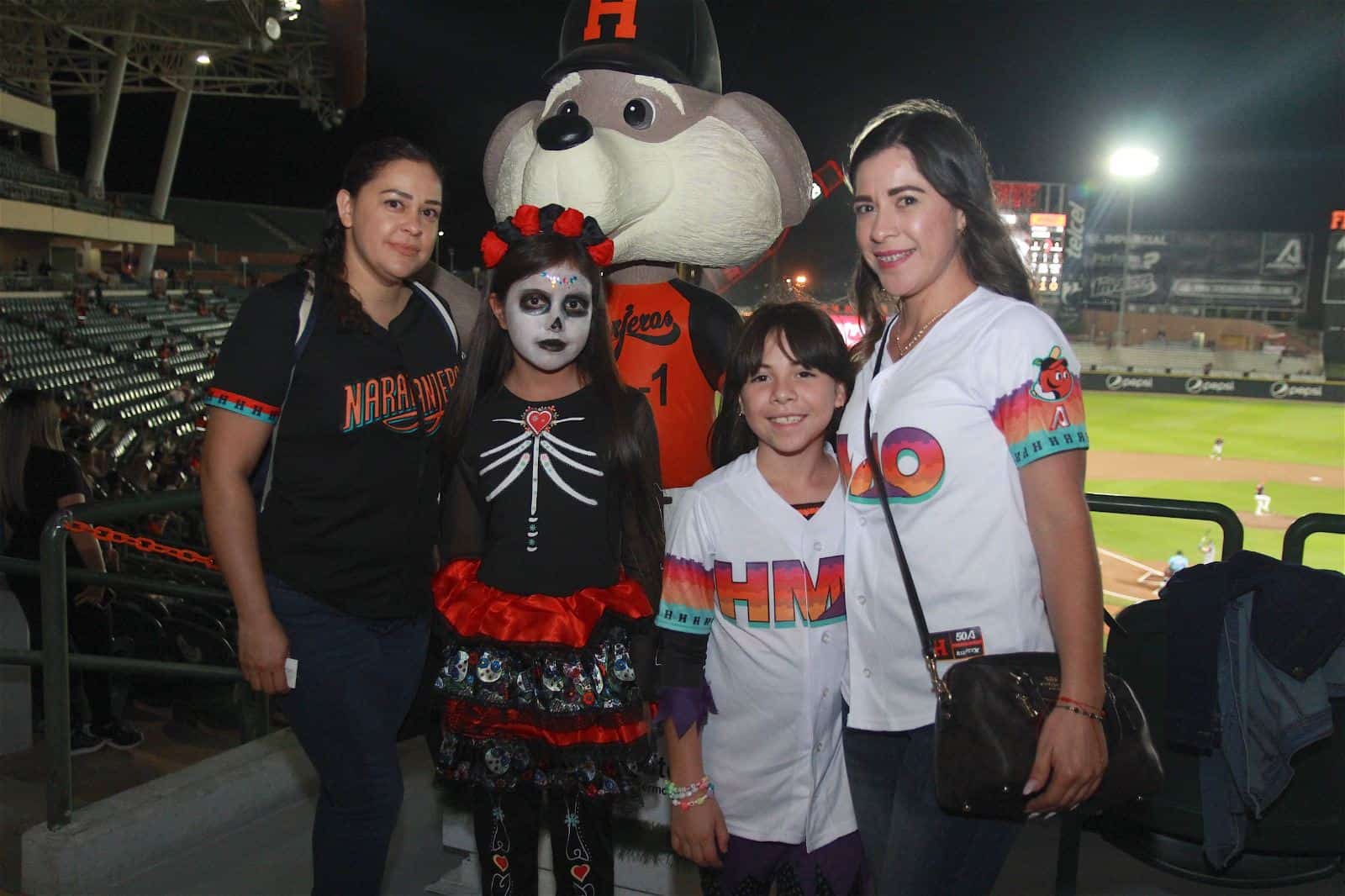 Noche de Halloween en el Estadio Fernando Valenzuela