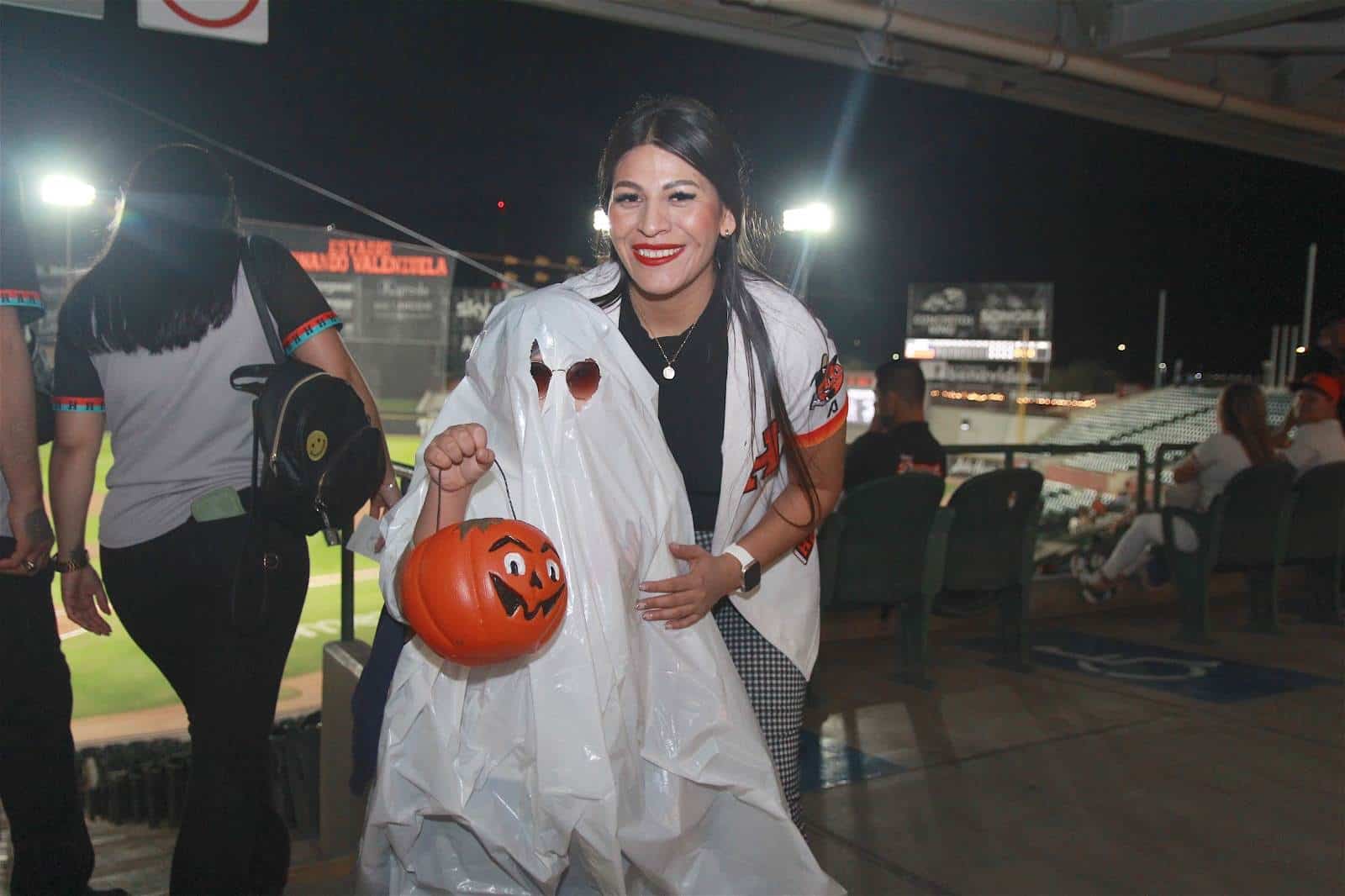 Noche de Halloween en el Estadio Fernando Valenzuela