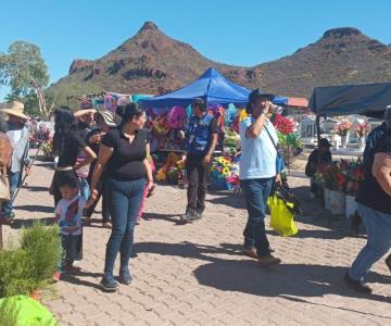Panteones de Guaymas reciben más de 8 mil visitantes este Día de Muertos