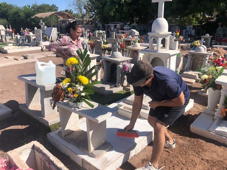José Tadeo recuerda con cariño a su abuelo este Día de Muertos