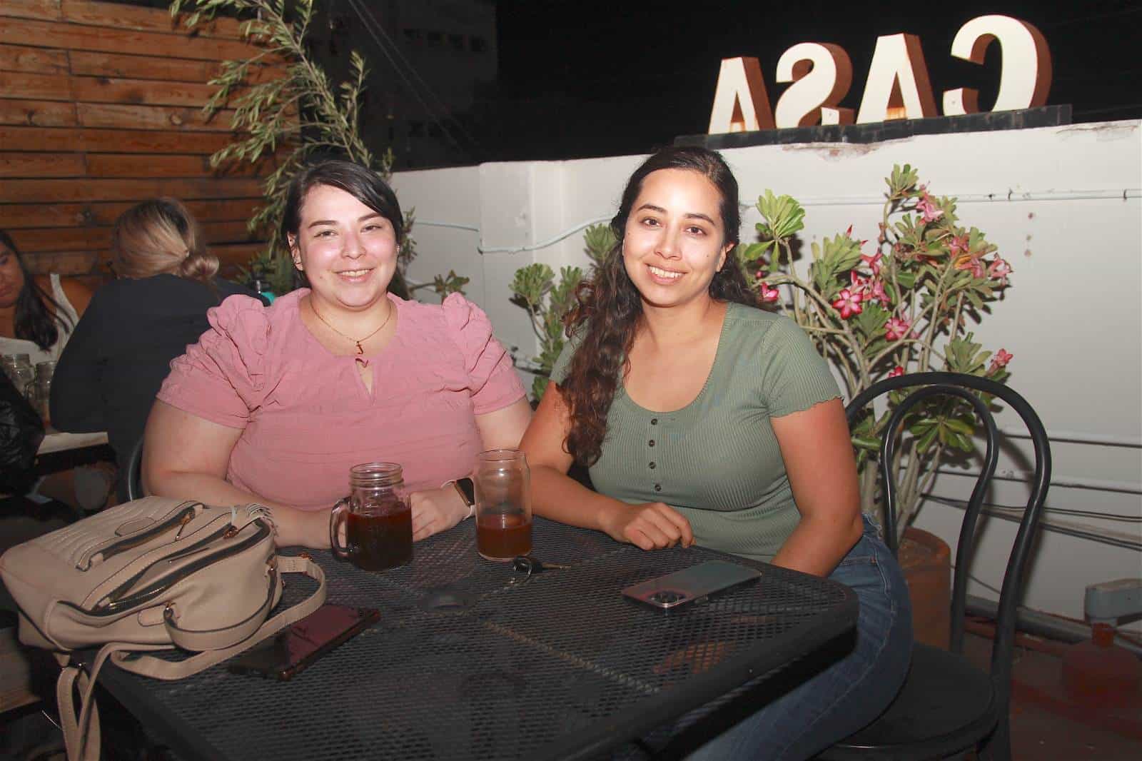 Buena plática con amigos en Casa Garmendia, Café y Churrería