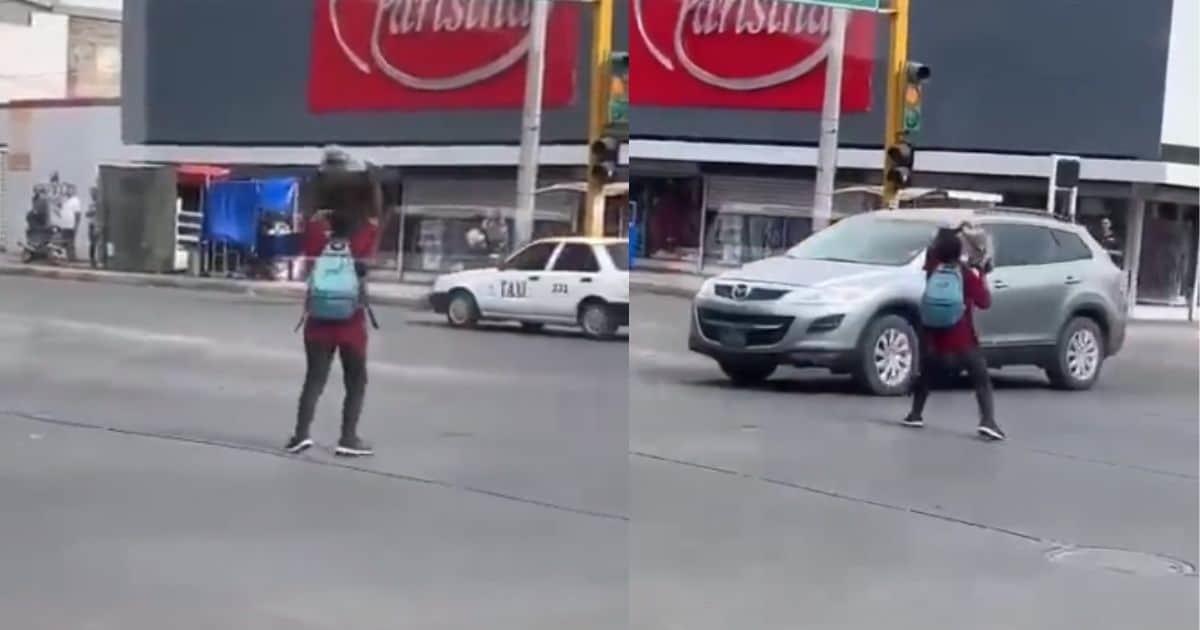 Atienden a mujer con problemas mentales tras atacar autos con una piedra