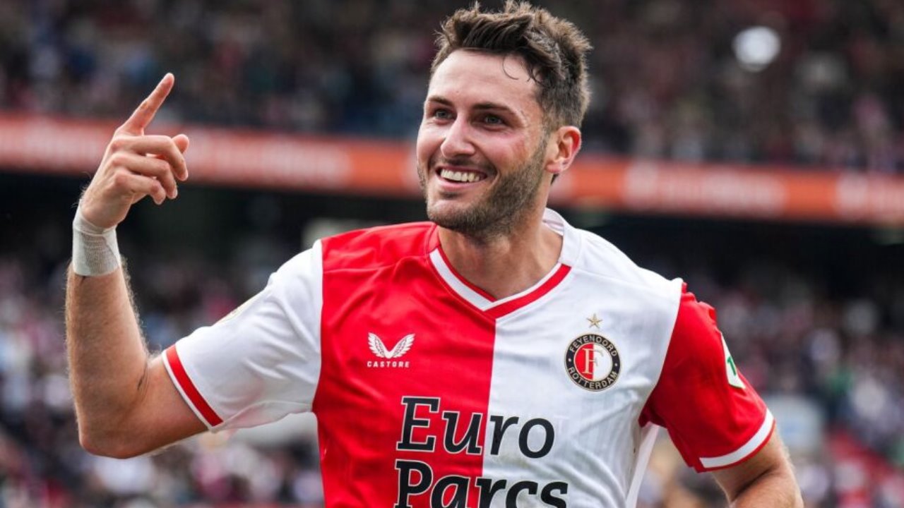 Santi Giménez anota gol ante el PSV Eindhoven del Chucky Lozano