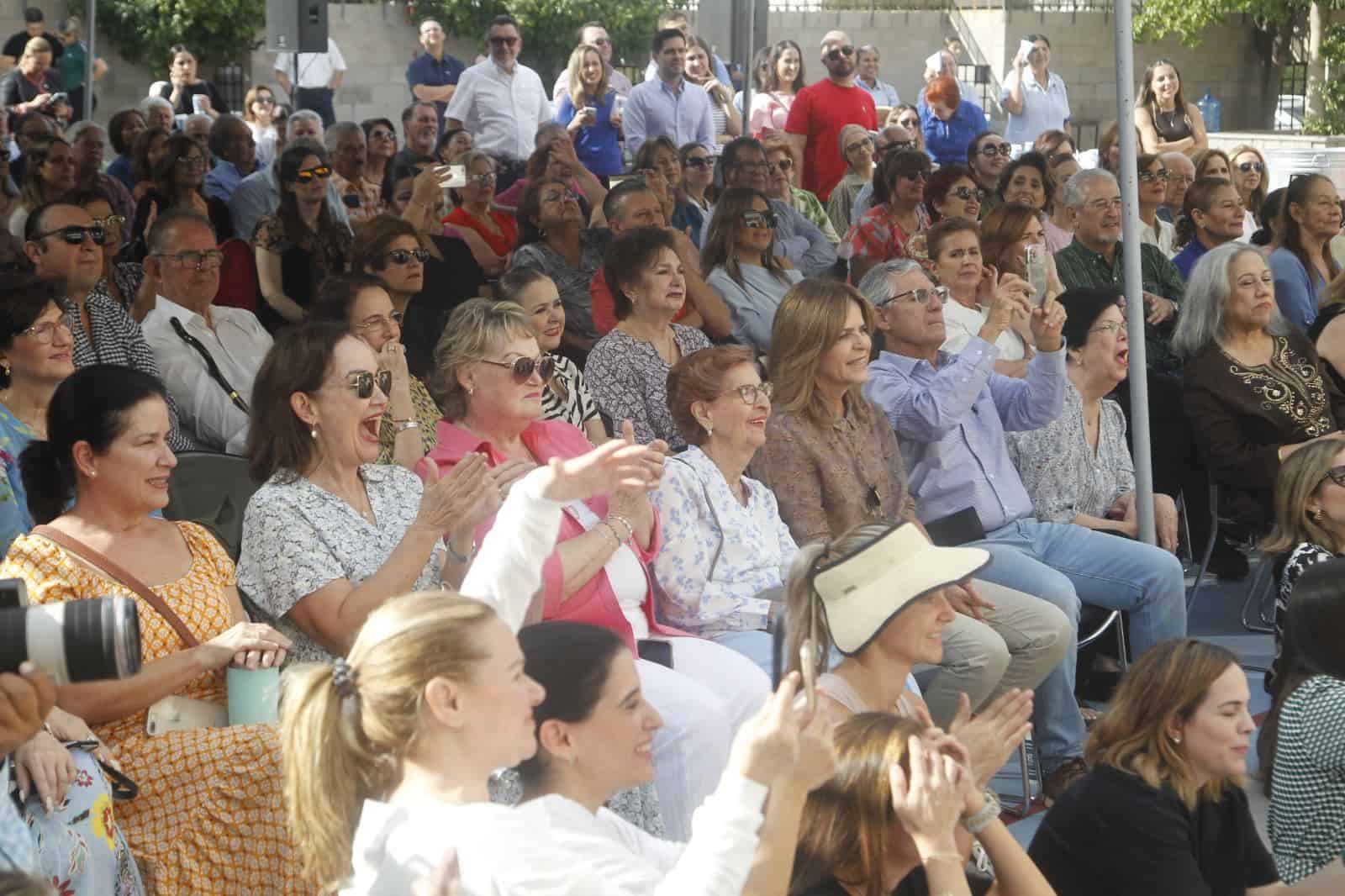 Festival Peace around the world en Kinder Thezia