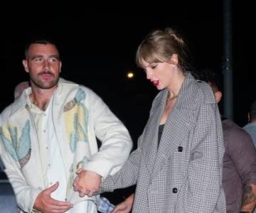 Taylor Swift besa a Travis Kelce en Argentina y el publico ovaciona