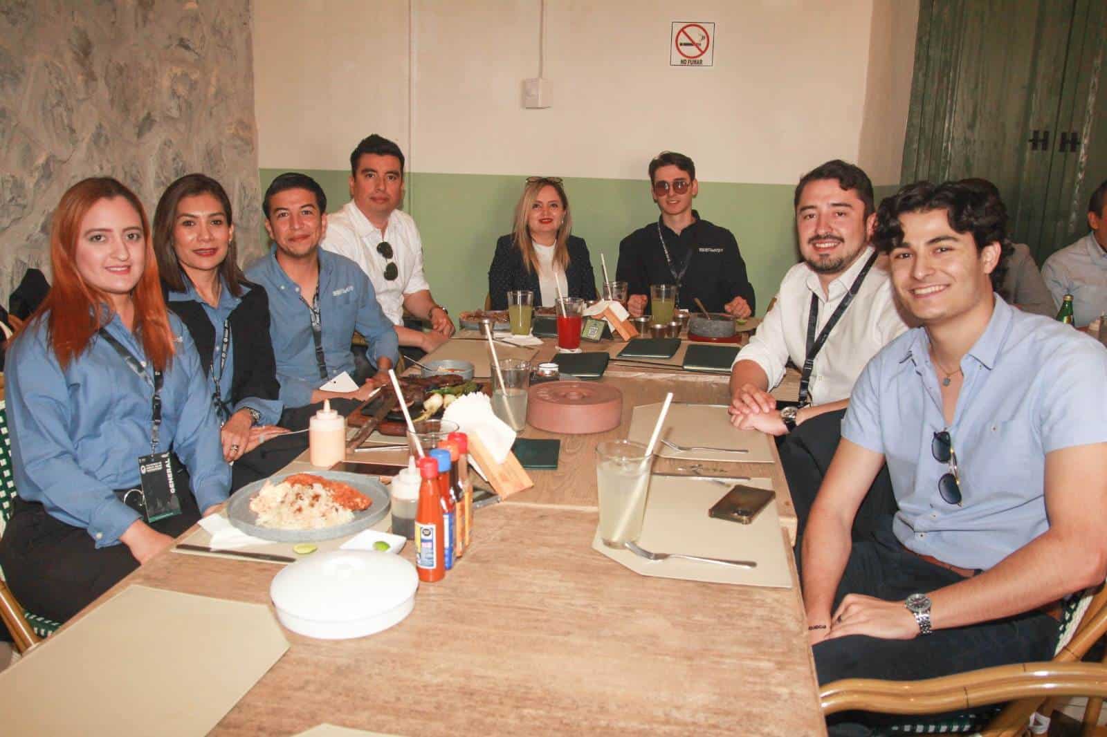 Agradable cena con amigos en Casona Obregón 55