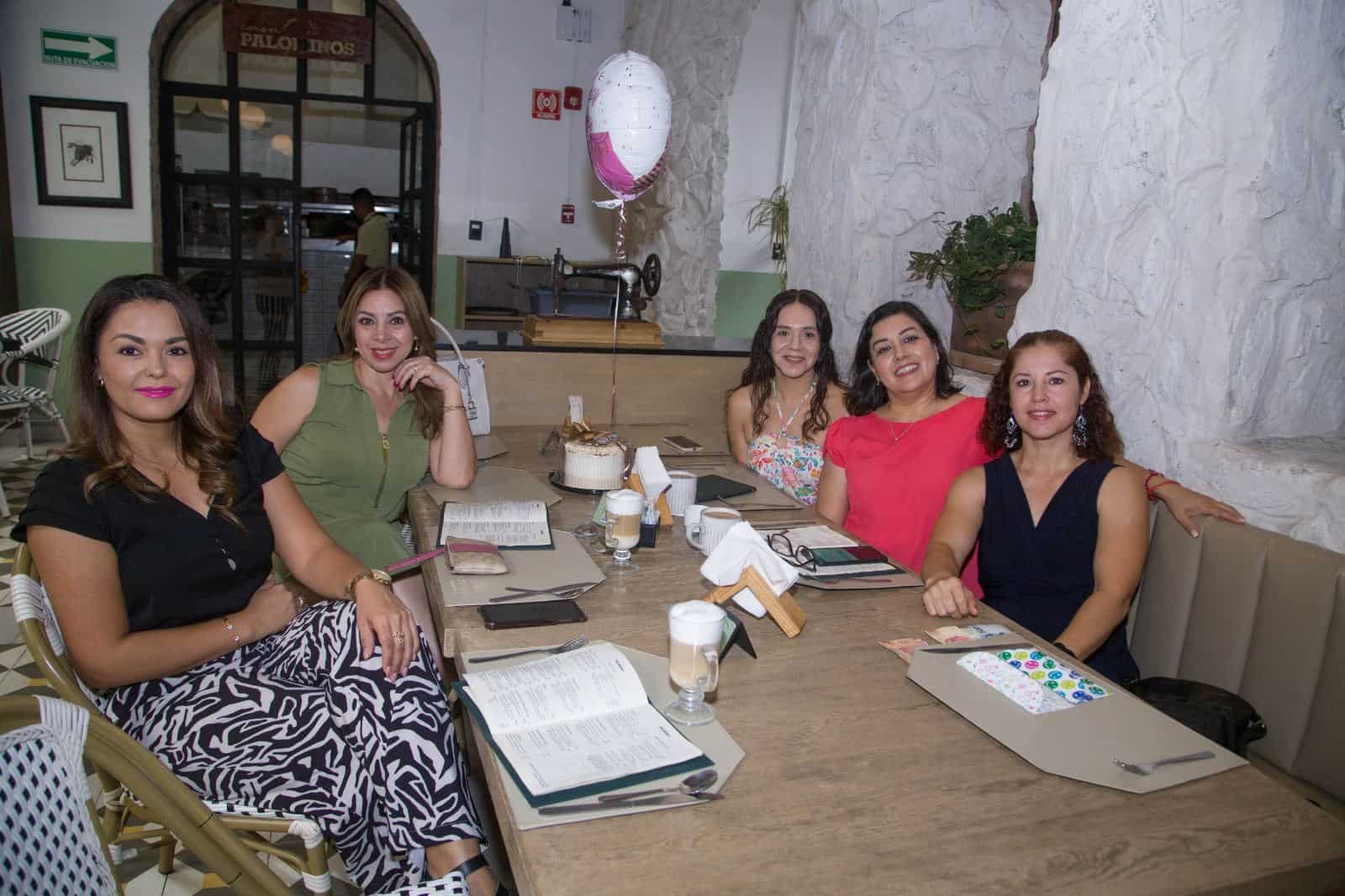 Agradable cena con amigos en Casona Obregón 55