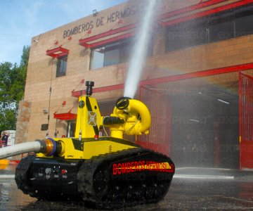 Recibe Bomberos de Hermosillo sistema de extinción robótica de incendios