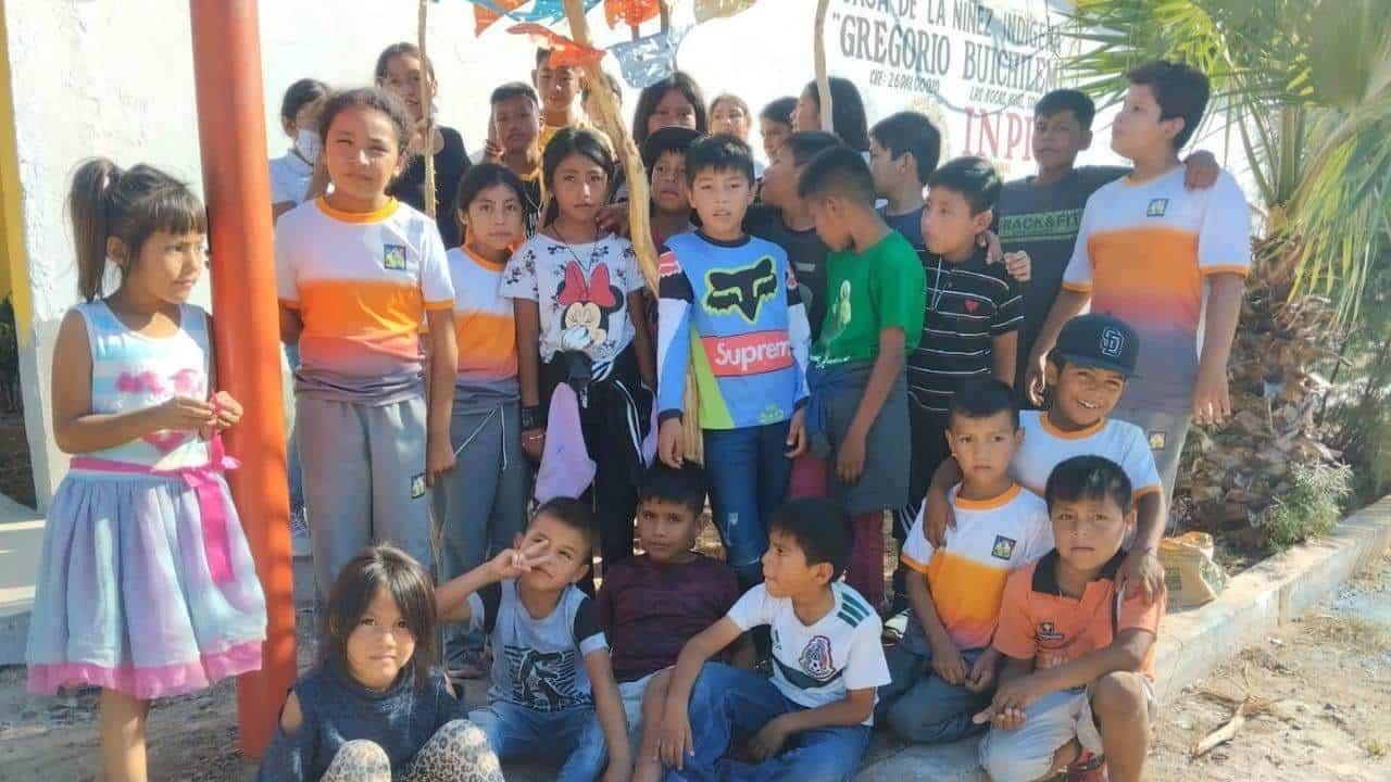 Brindan talleres a niños indígenas para rescatar las tradiciones culturales