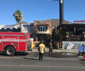 Incendio en restaurante provoca evacuación de empleados y comensales