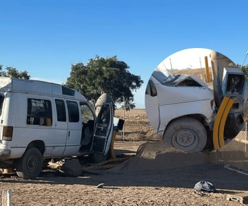 Taxi agrícola se sale del camino y choca en la Costa de Hermosillo