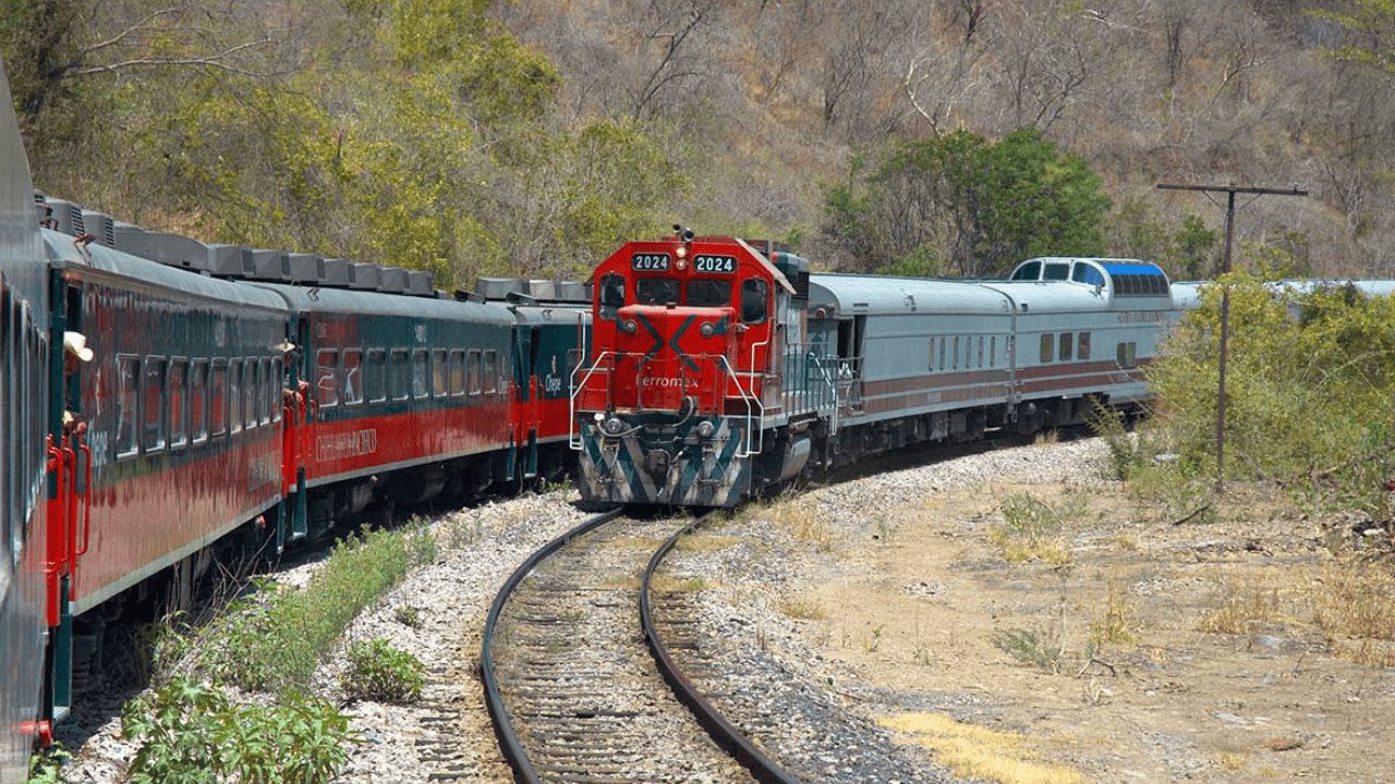 López Obrador publica decreto para operación de trenes de pasajeros