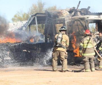 Hombre muere calcinado en incendio de un tráiler en carretera a Guaymas
