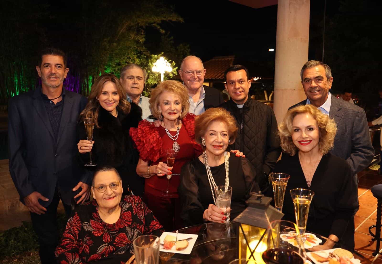 Cena de Acción de Gracias celebran en familia