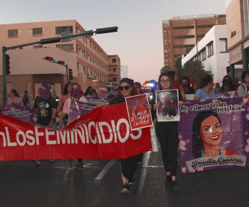 Mujeres de Hermosillo marchan en conmemoración del 25N