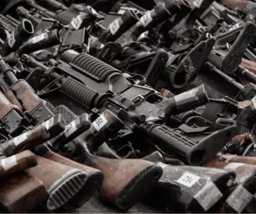 Armas usadas por el crimen en México provienen de EUA, reconoce Ken Salazar