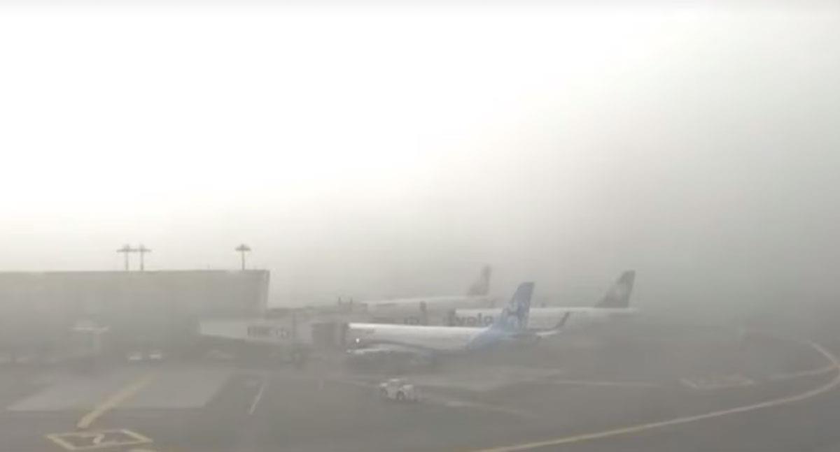 Aeropuerto de GDL cierra por niebla; afecta a 74 vuelos
