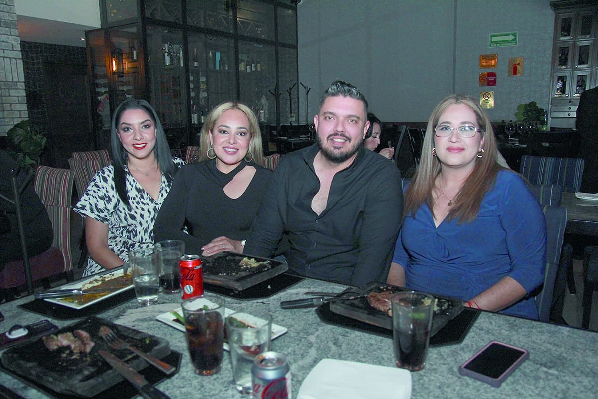 Estupenda cena con amigos en Mochomos Fusión Sonorense