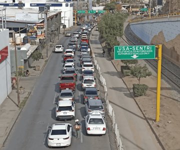 Aumenta flujo vehicular en Nogales por temporada decembrina