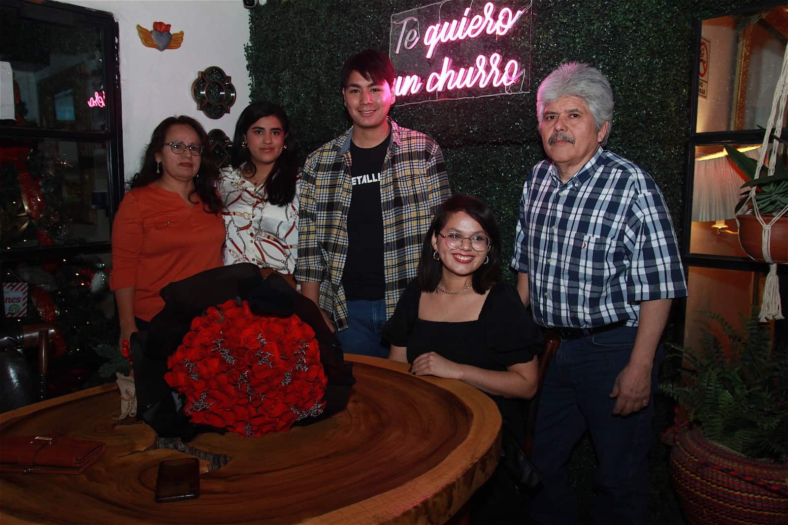 Amena convivencia con amigos en Casa Garmendia, Café y Churrería