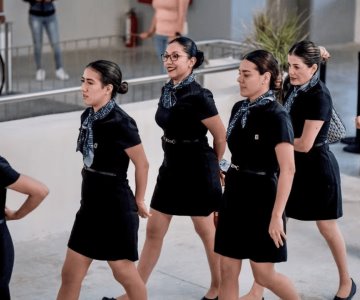 Tachan de sexista uniforme de sobrecargos del Tren Maya