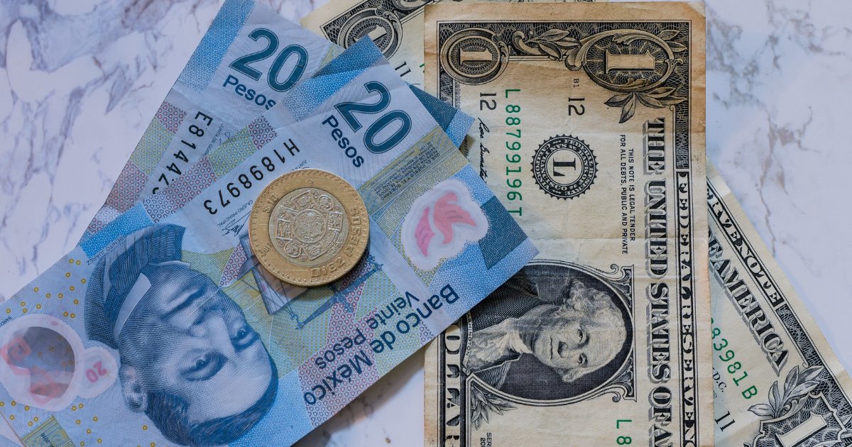 Precio del dólar inicia julio en 18.37 pesos 