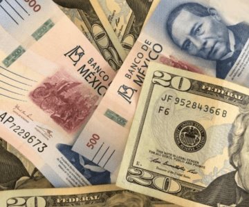 Dólar abre la semana en 17.01 pesos al mayoreo