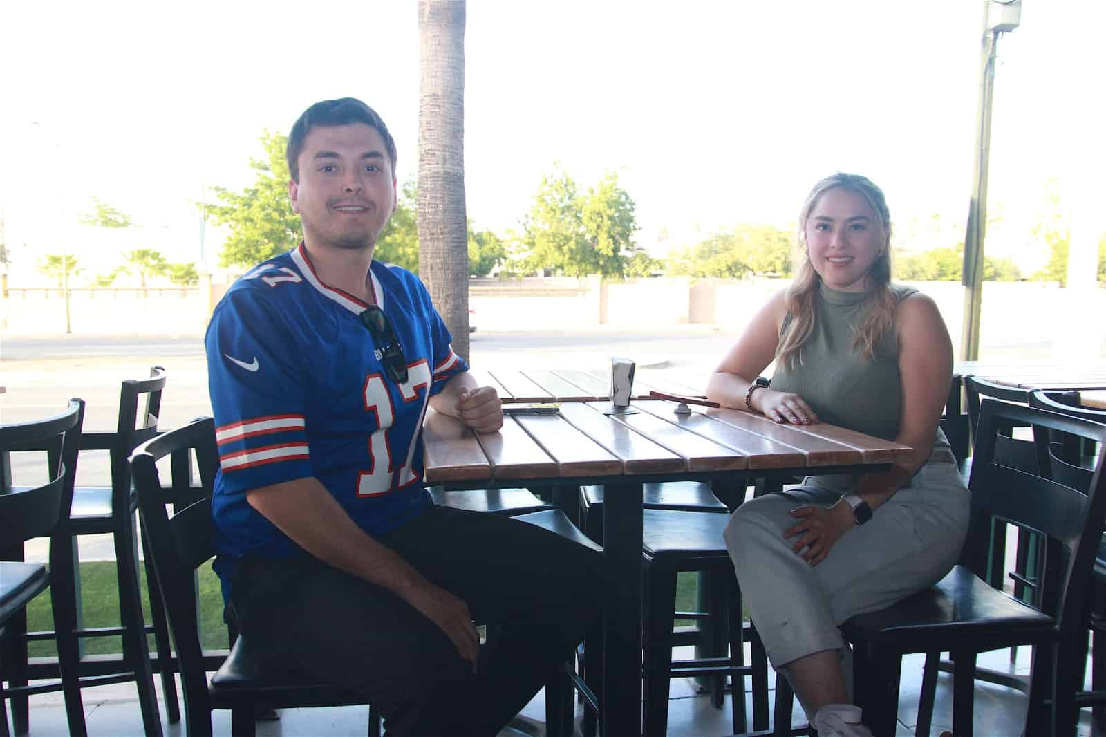 Disfrutan una estupenda cena en Ballpark