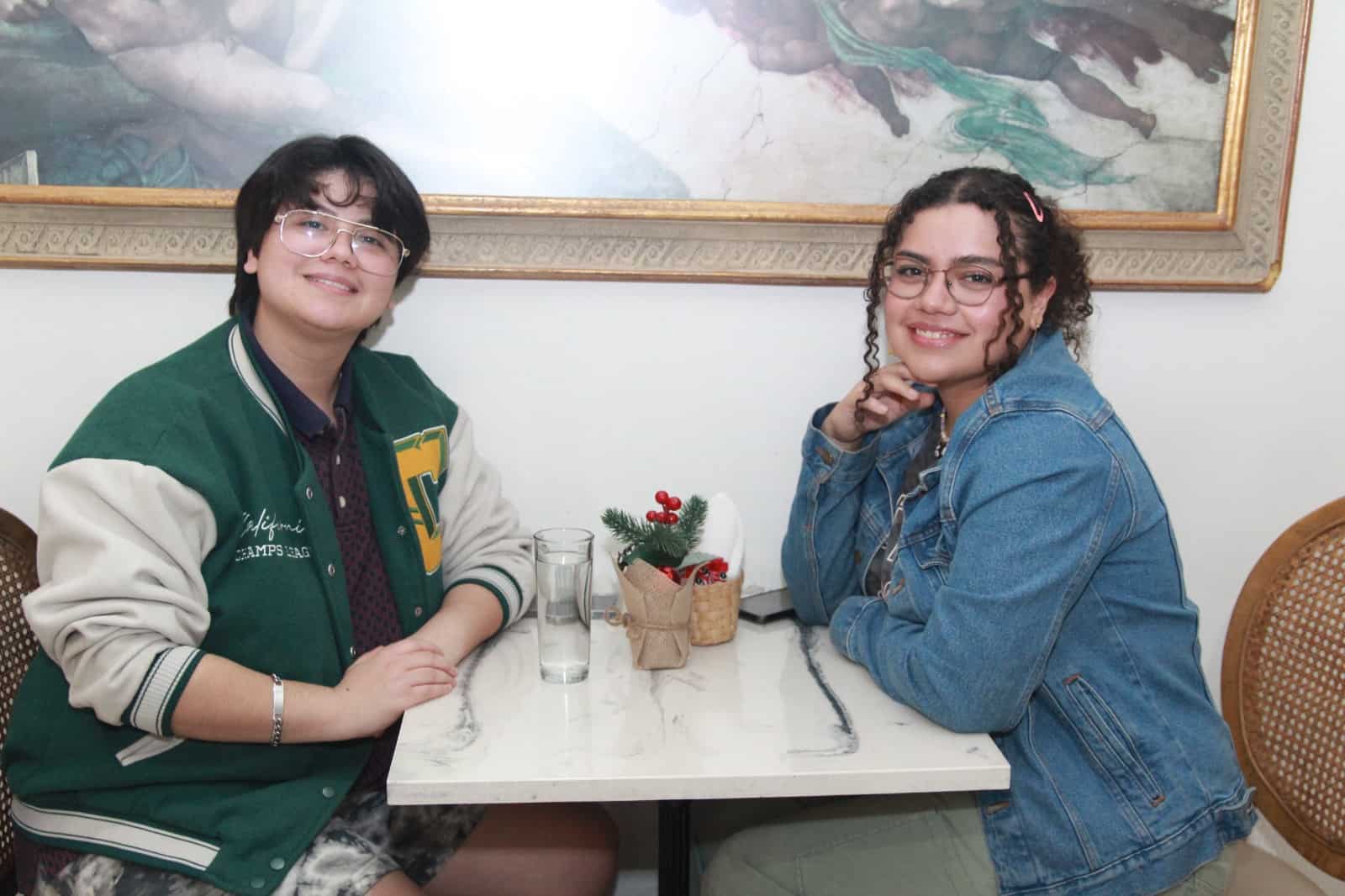 Amena tarde entre amigos en Casa Garmendia, Café y Churrería