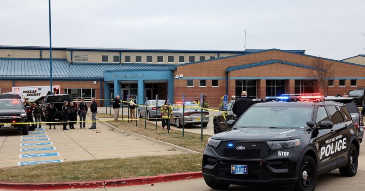 Reportan varias víctimas tras tiroteo en secundaria de Iowa