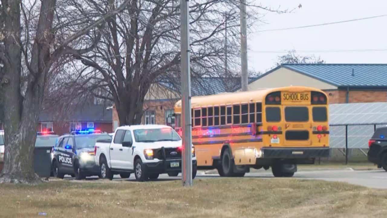Al menos un estudiante muerto y 5 heridos tras tiroteo en instituto de Iowa
