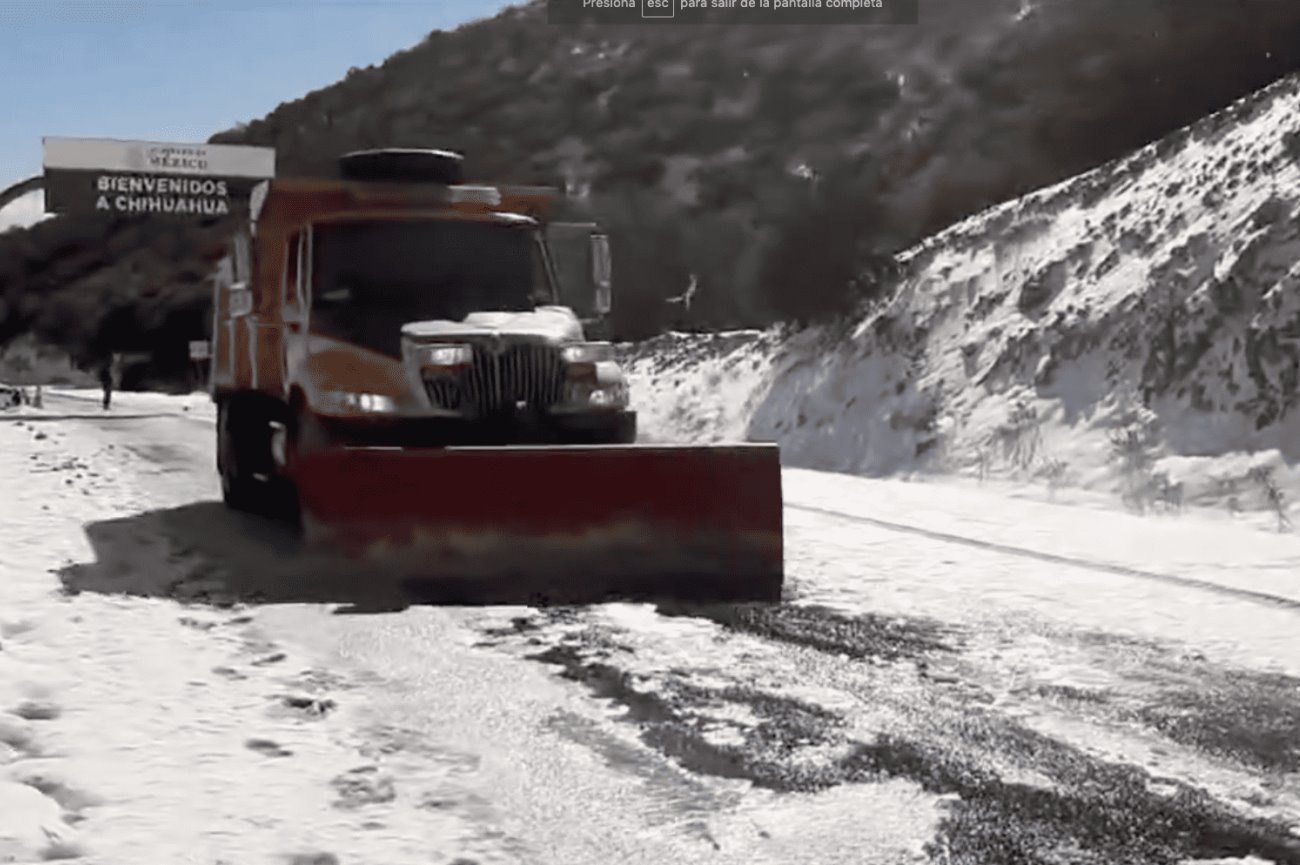 Protección Civil retira nieve y hielo en el Puerto San Luis