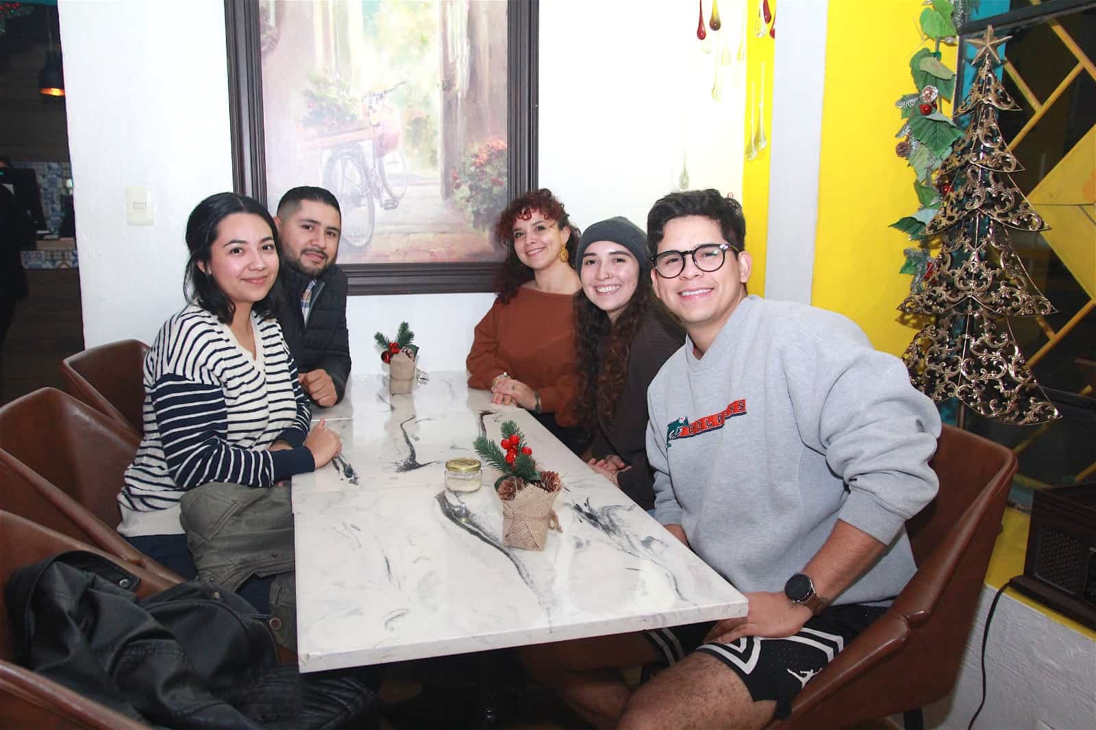 Buena charla entre amigos En Casa Garmendia, Café y Churrería