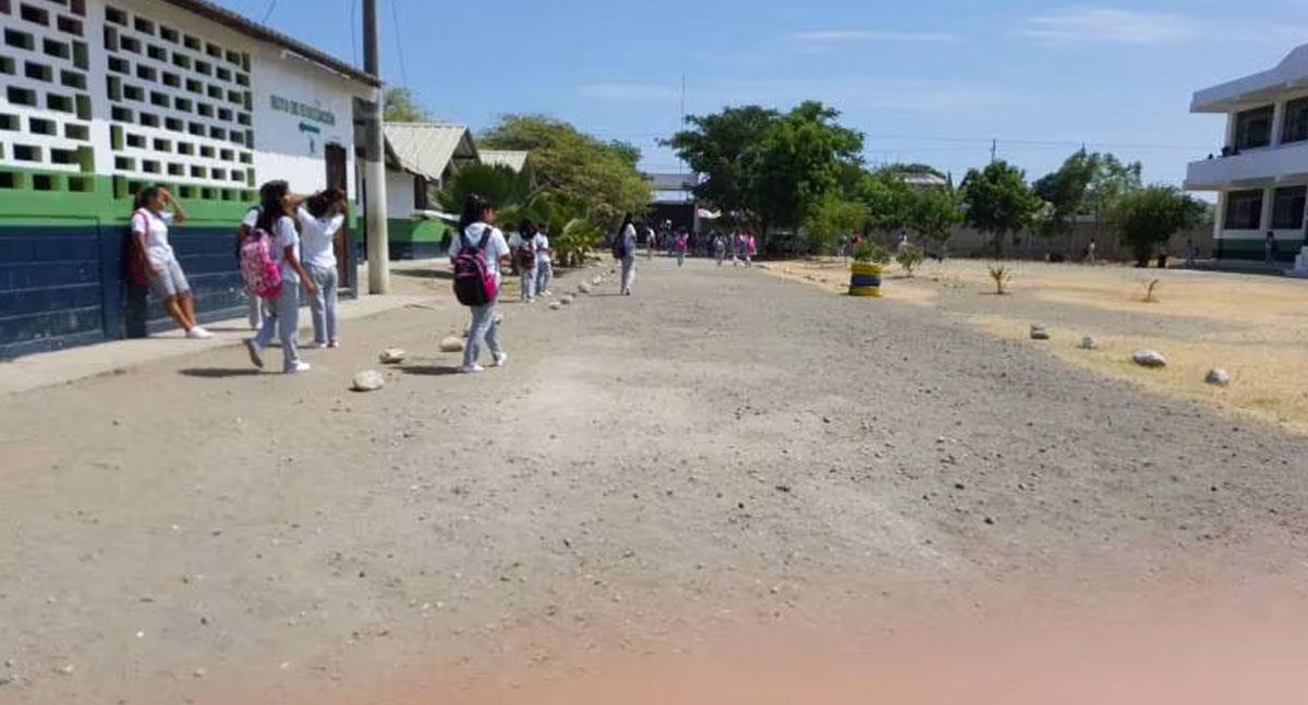 Suspenden clases en todas las escuelas de Ecuador