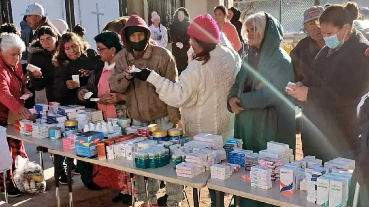 Entregan medicamentos gratuitos a personas necesitadas