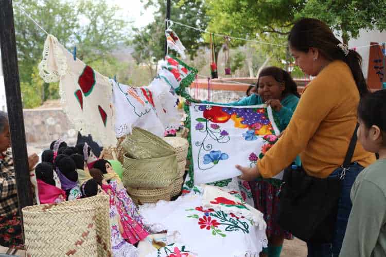 Invitan a asistentes al FAOT a visitar el Pabellón Cultural en Álamos