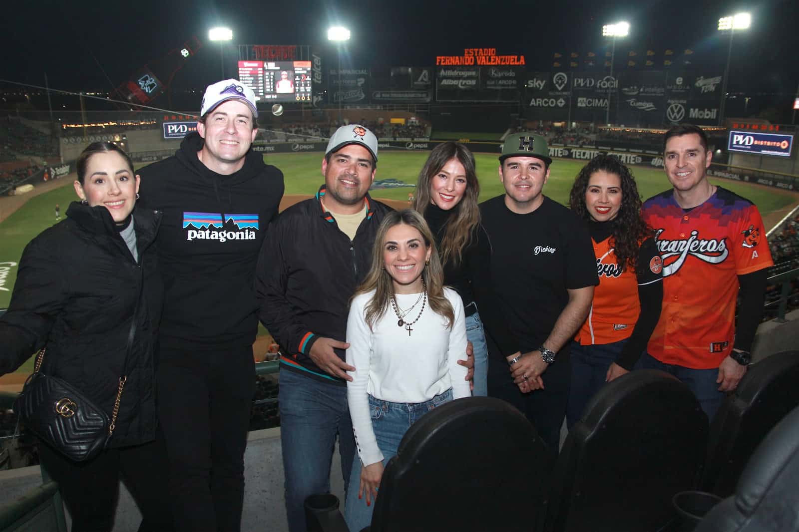 Divertida noche de beisbol en el estadio Fernando Valenzuela