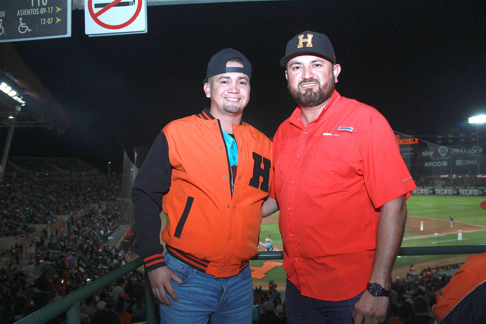 Divertida noche de beisbol en el estadio Fernando Valenzuela