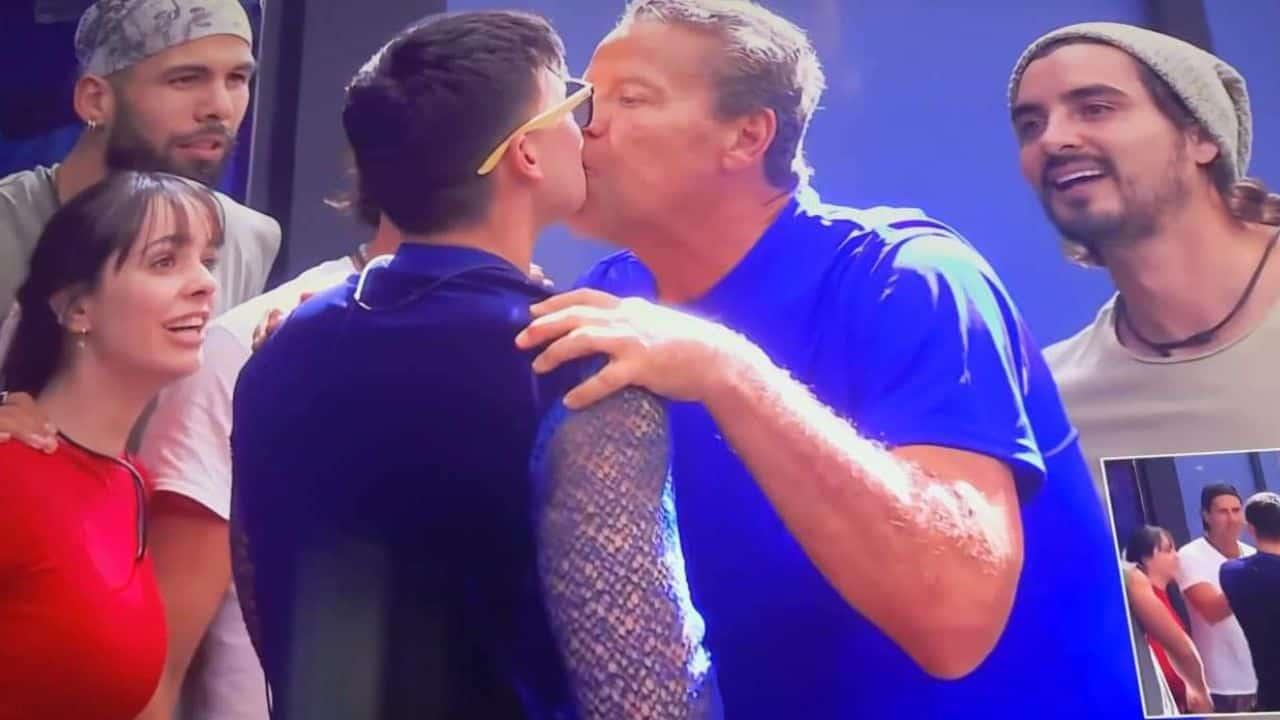 Alfredo Adame besa a La Divaza