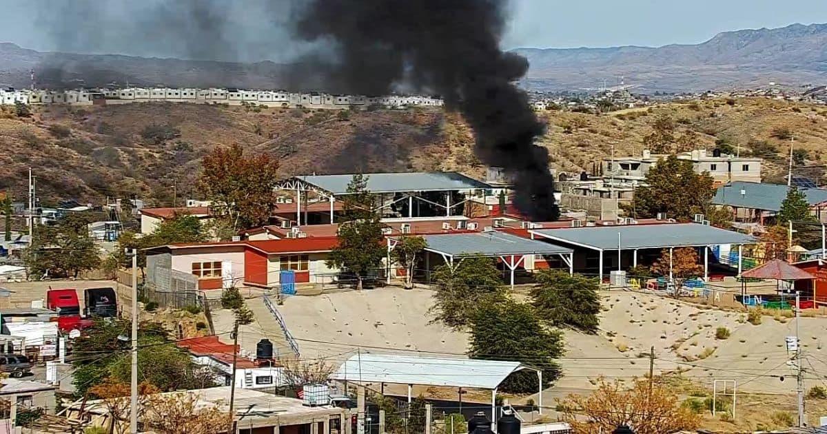 Combaten incendio en primaria de Nogales; más de 50 estudiantes evacuados