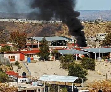Combaten incendio en primaria de Nogales; más de 50 estudiantes evacuados